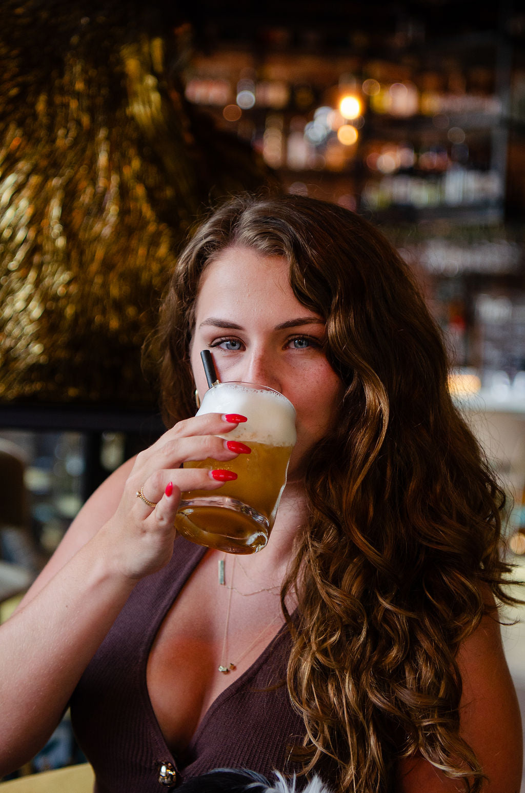 Eigenares Britt Sanders van Cocktail Hotspots in Brabant – het gezicht achter het merk, voorgesteld op de 'Over ons'-pagina.