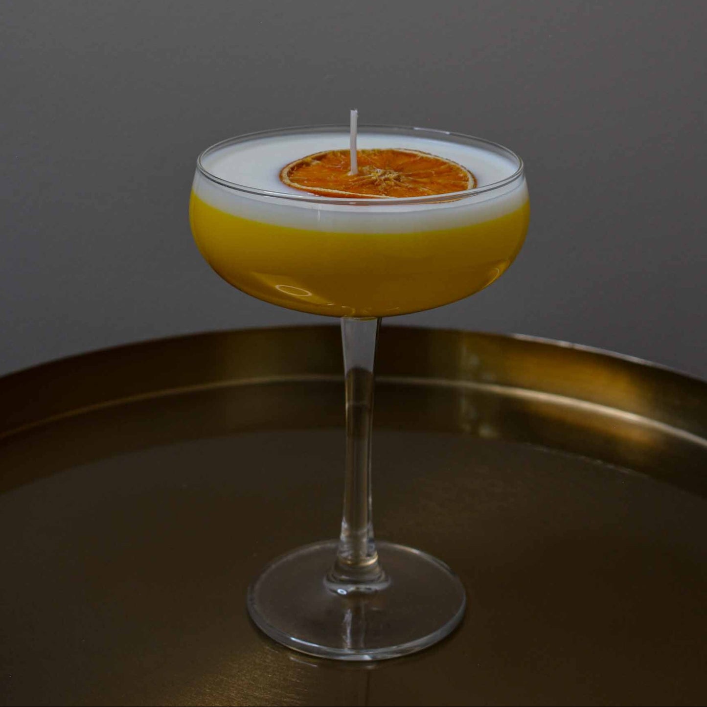 Cocktailkaars Pornstar Martini geel, sojawas kaars in martiniglas. Decoratie en kaarsen in huis.