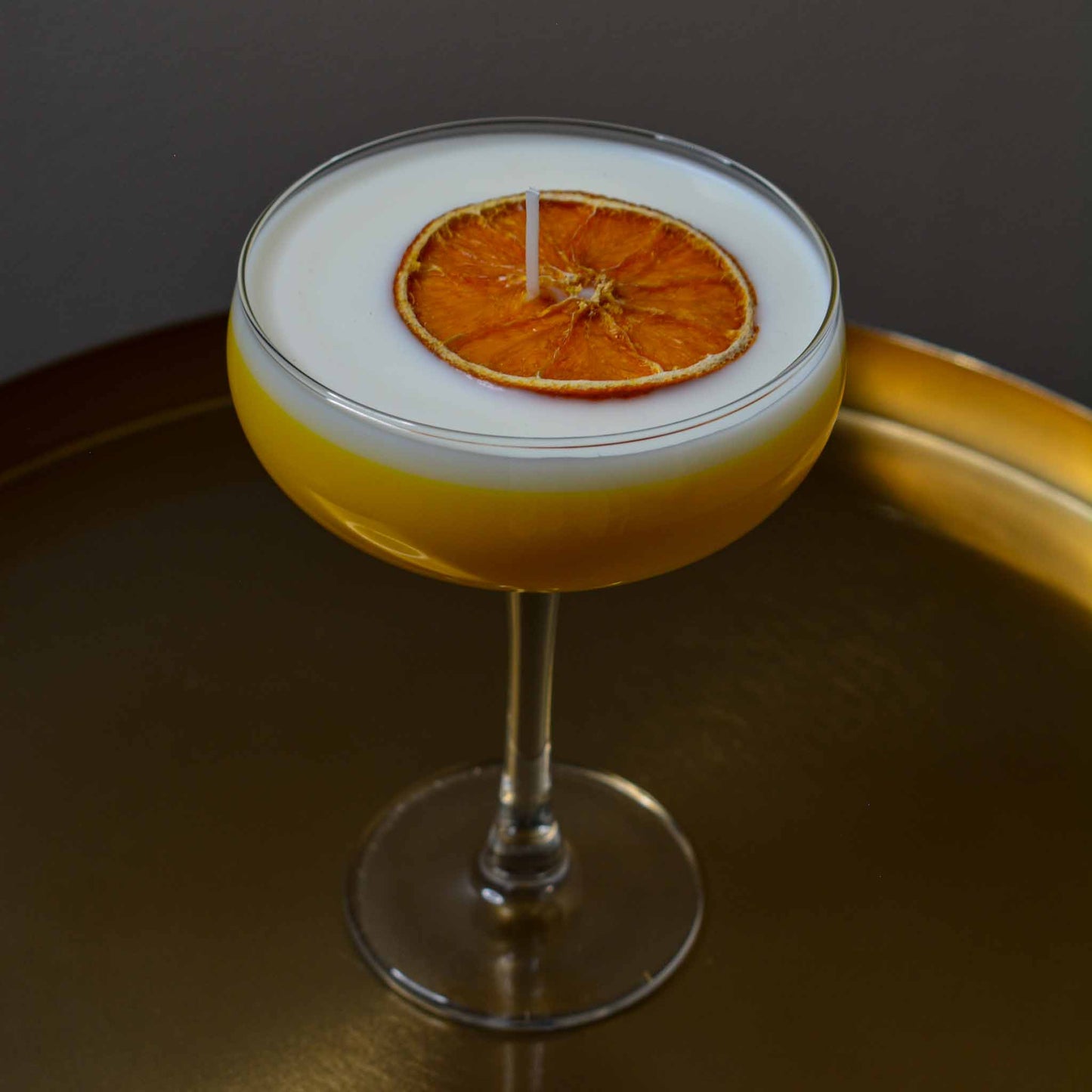 Cocktailkaars Pornstar Martini geel, sojawas kaars in martiniglas. Decoratie en kaarsen in huis.
