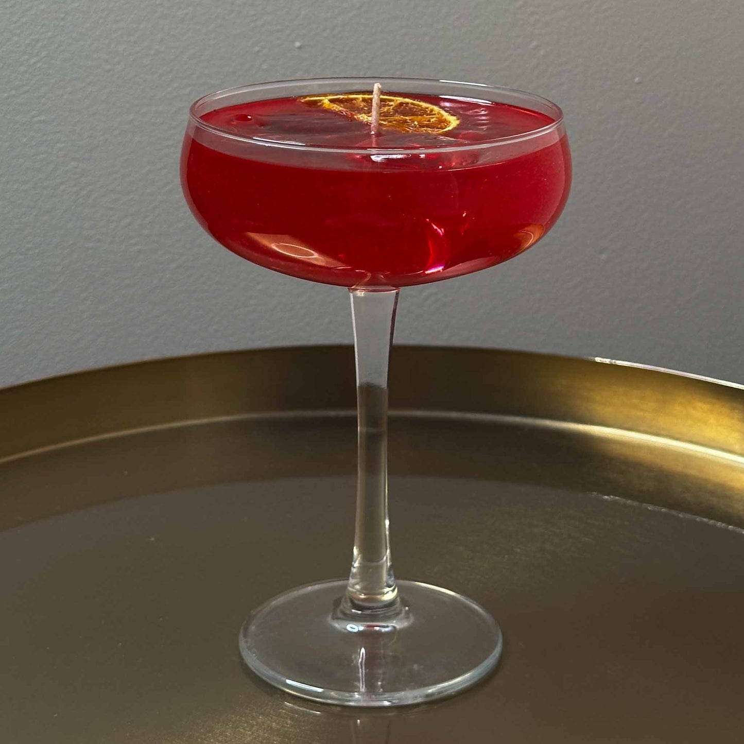 Cocktailkaars Summer red Aperol, gelkaars in martiniglas. Decoratie en kaarsen in huis.