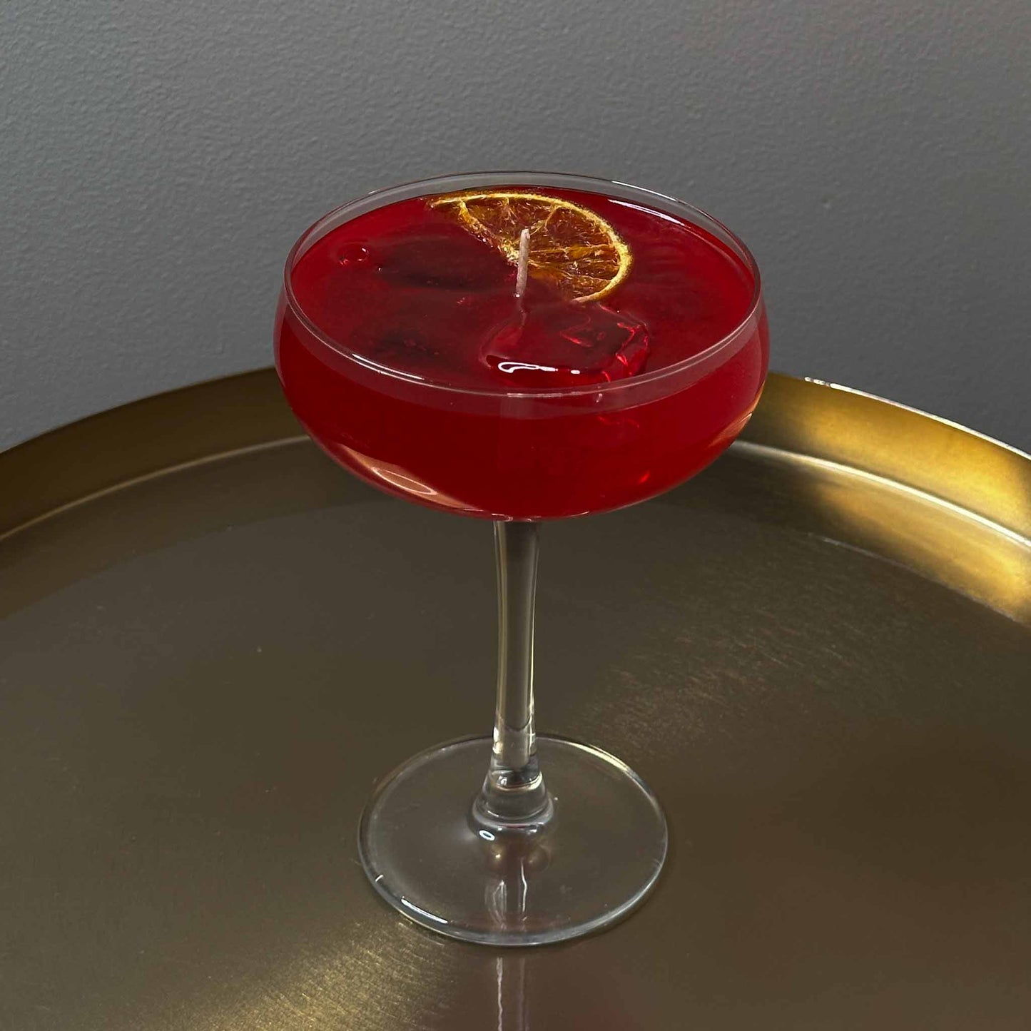 Cocktailkaars Summer red Aperol, gelkaars in martiniglas. Decoratie en kaarsen in huis.