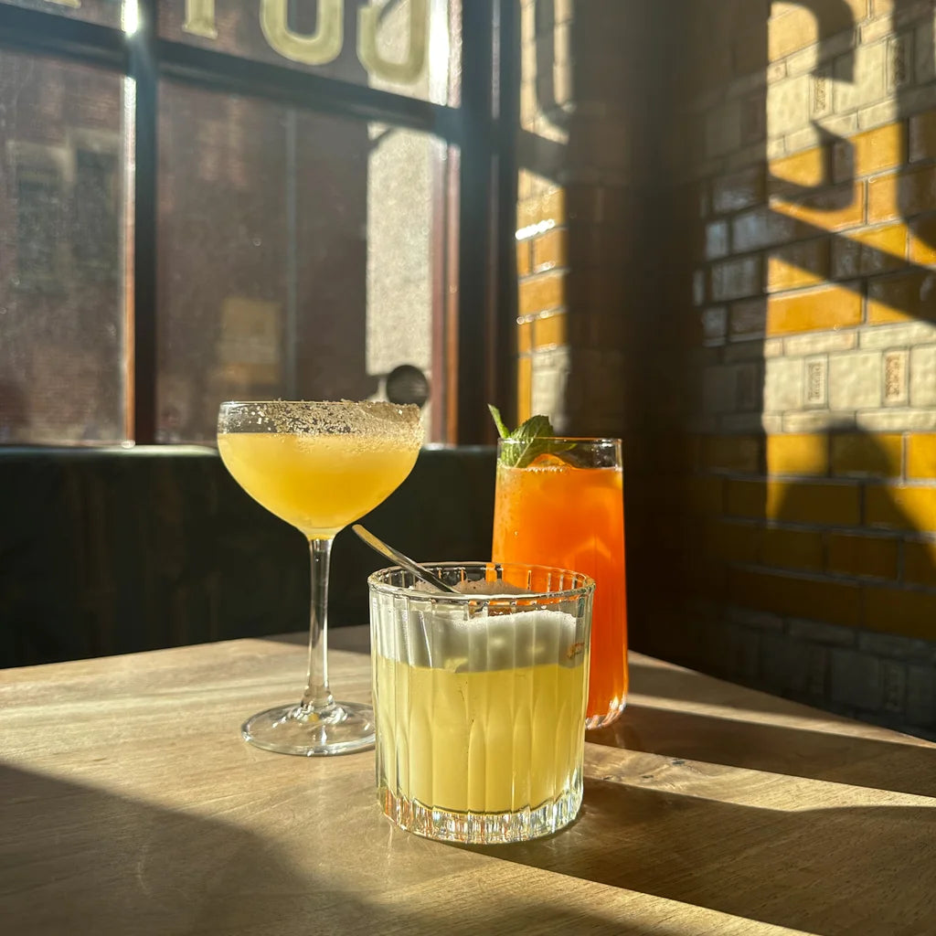 Banner Cocktail Hotspots Cut Throat Amsterdam restaurant en barber