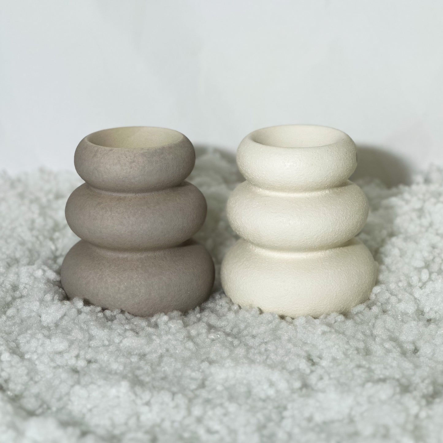 Stijlvolle geurbranders voor gelijkmatige geurverspreiding in huis. Geschikt voor waxmelts, amberblokjes en geuroliën.