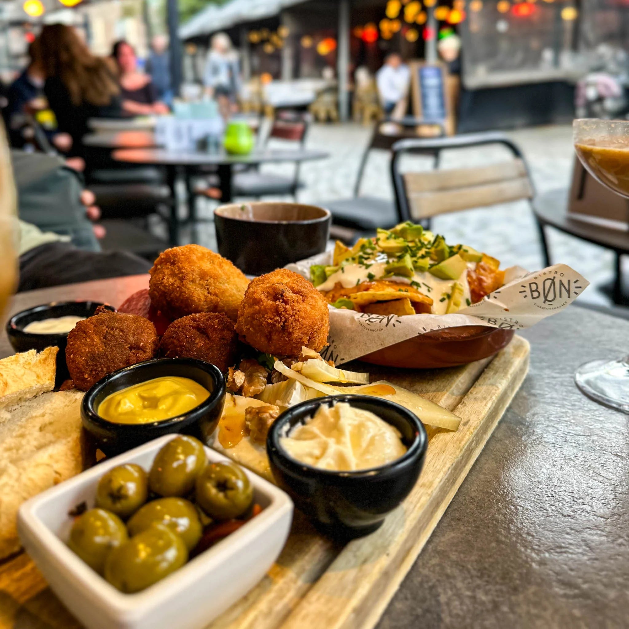 Borrelen bij Bistro Bon in Den Bosch? Een cocktail hotspot in 's-Hertogenbosch, Brabant