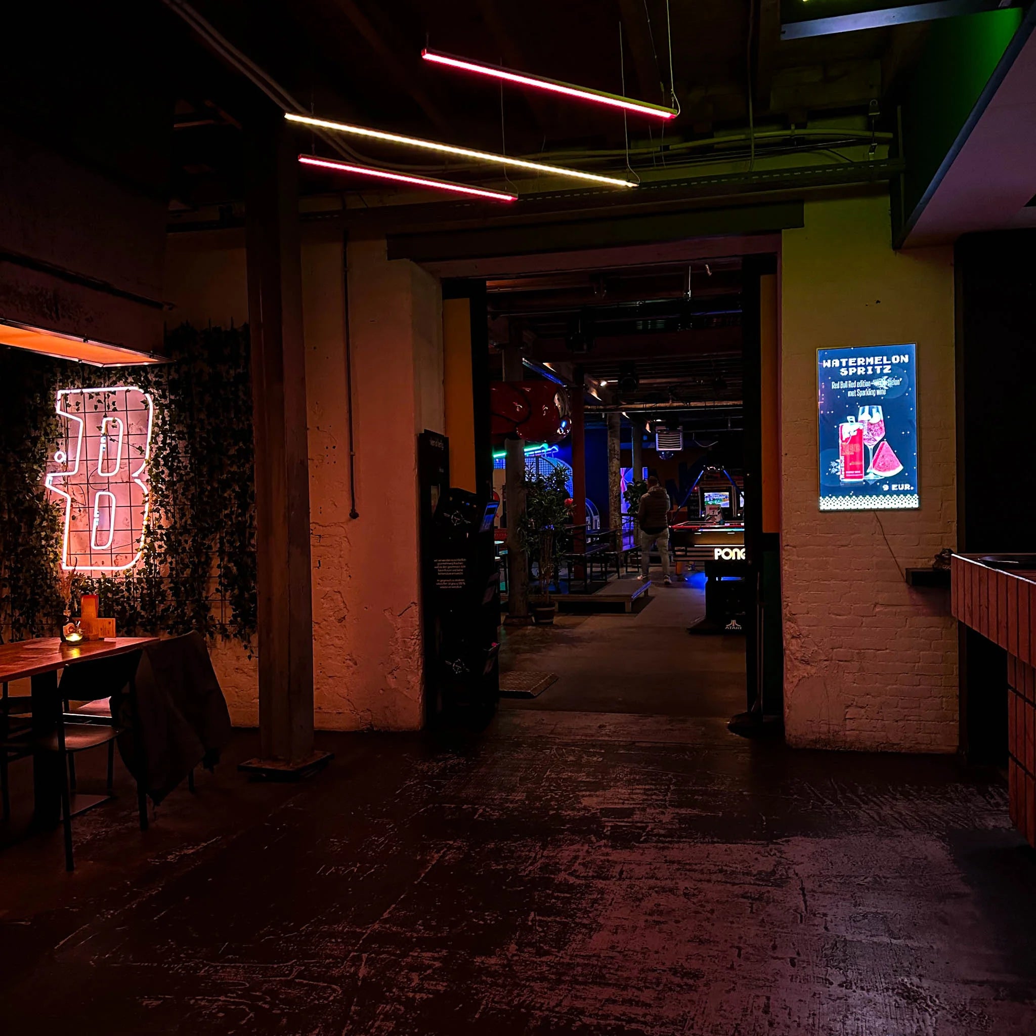 Arcadehal spelletjes videogames bij Barkade in Den Bosch? Een cocktail hotspot in 's-Hertogenbosch, Brabant