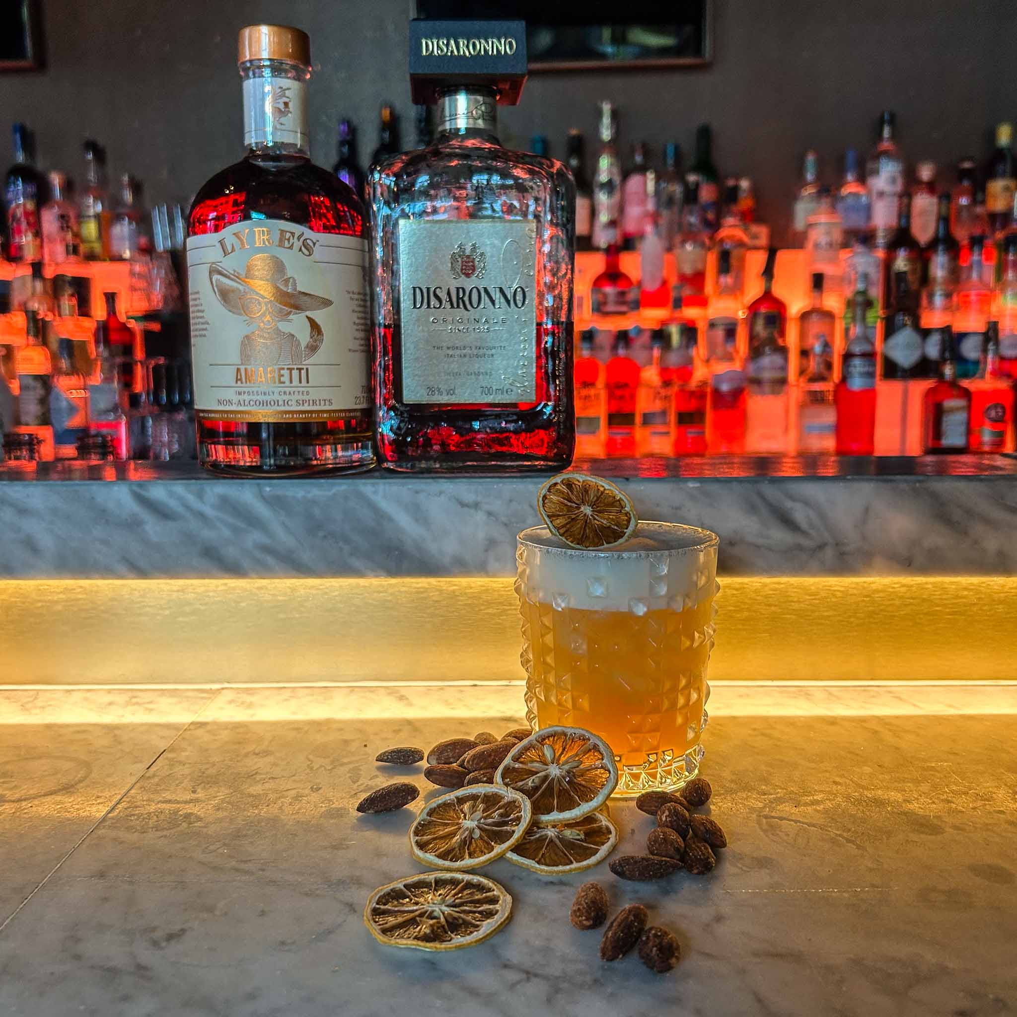 Recept voor De Amaretto Sour, combinatie van zoet, nootachtig en friszuur. Goede keus voor de beginnende cocktailliefhebber en de fijnproever.
Cocktail Hotspots recept.