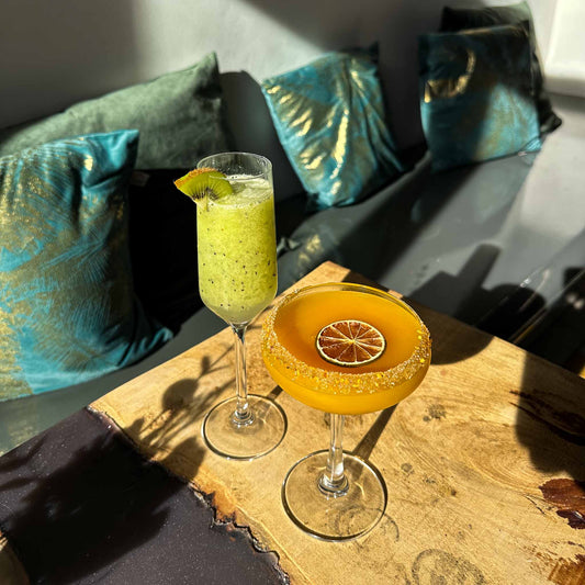 Cocktails drinken in Rotterdam.  Cocktail Hotspots, Bar Tipsy Cocktailbar Rotterdam