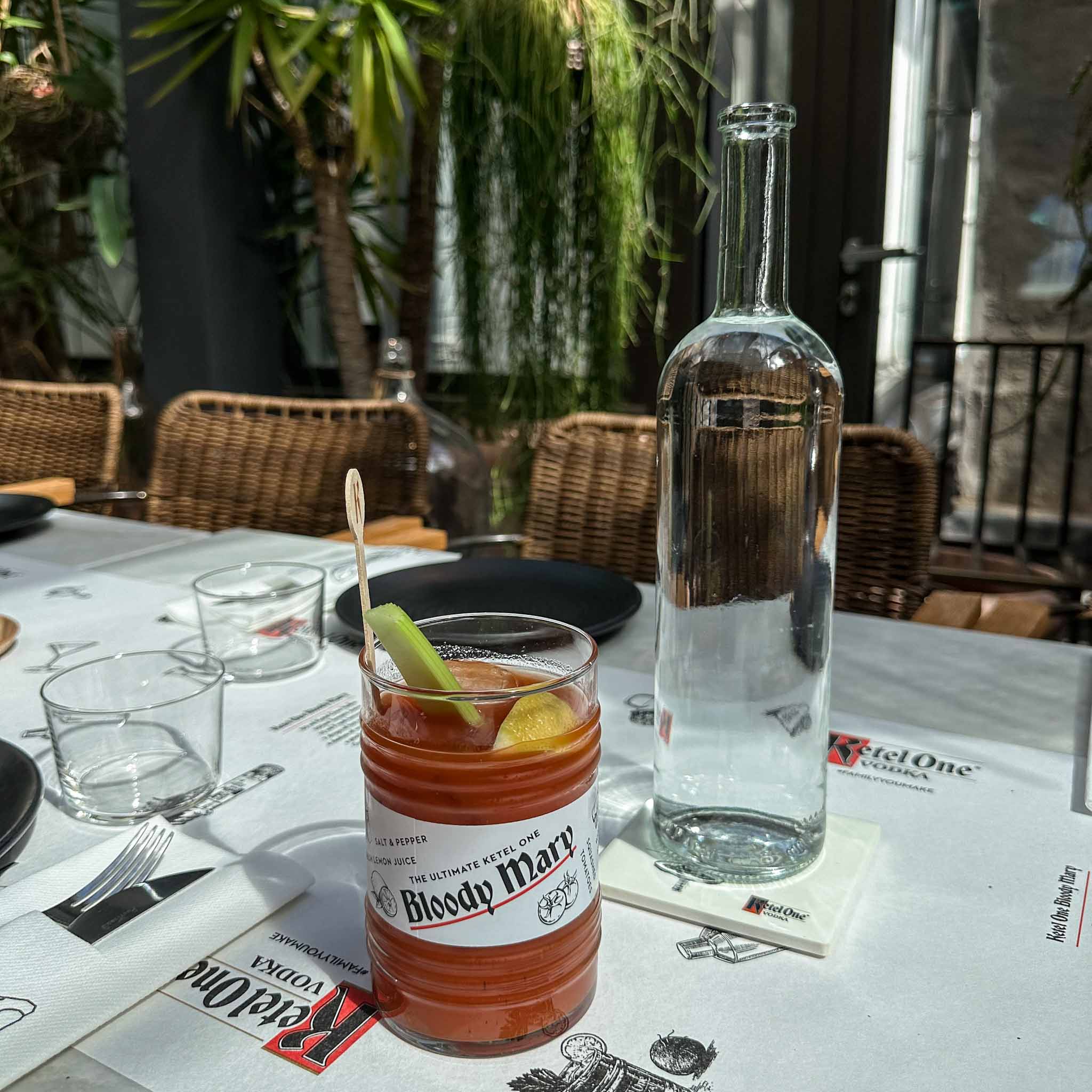 Bartender-brunch van Jack Rabbit x KetelOne in Utrecht, waar barpersoneel samenkomt met comfort food en klassieke ochtendcocktails tijdens Utrecht Cocktail Week.