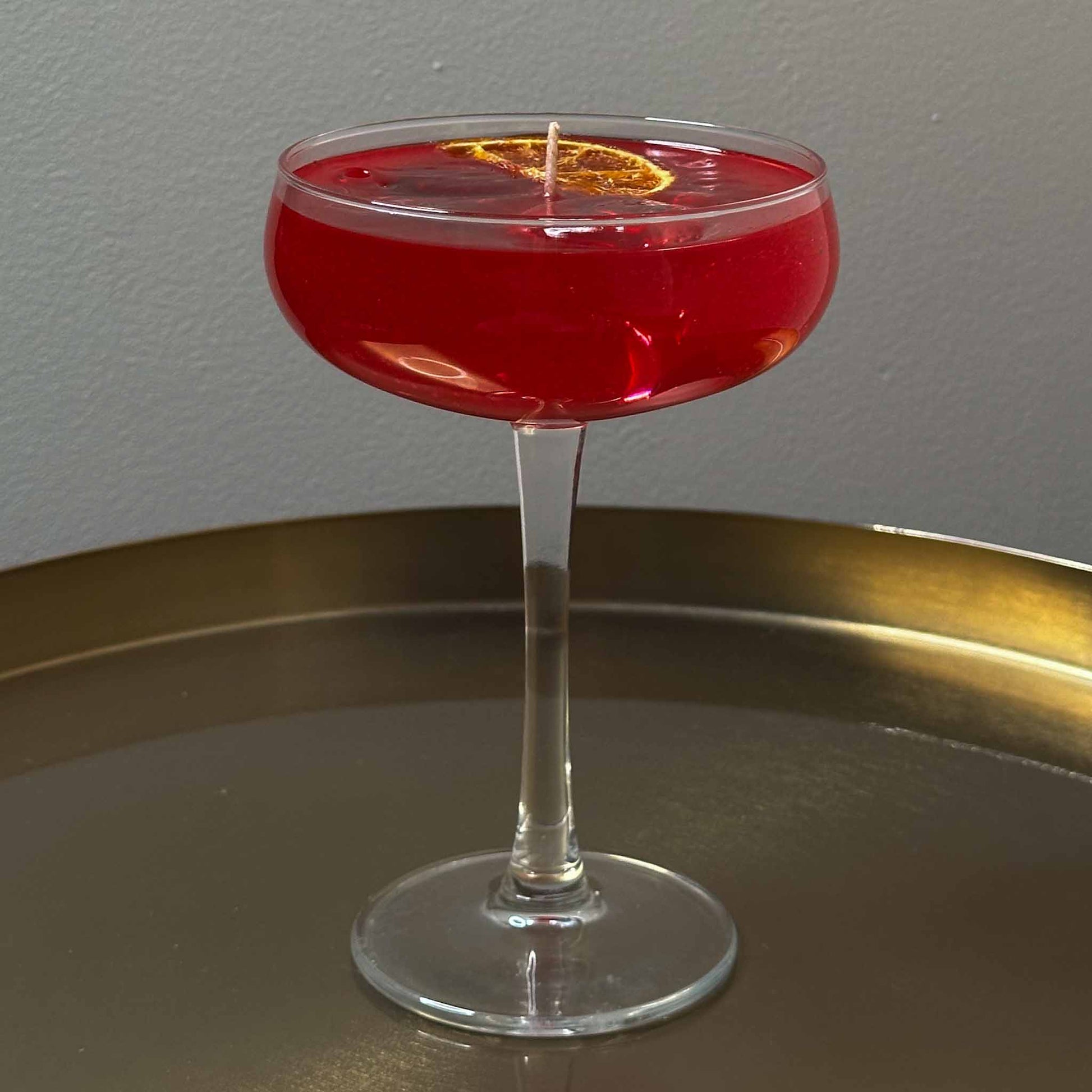 Cocktailkaars Summer red Aperol, gelkaars in martiniglas. Decoratie en kaarsen in huis.