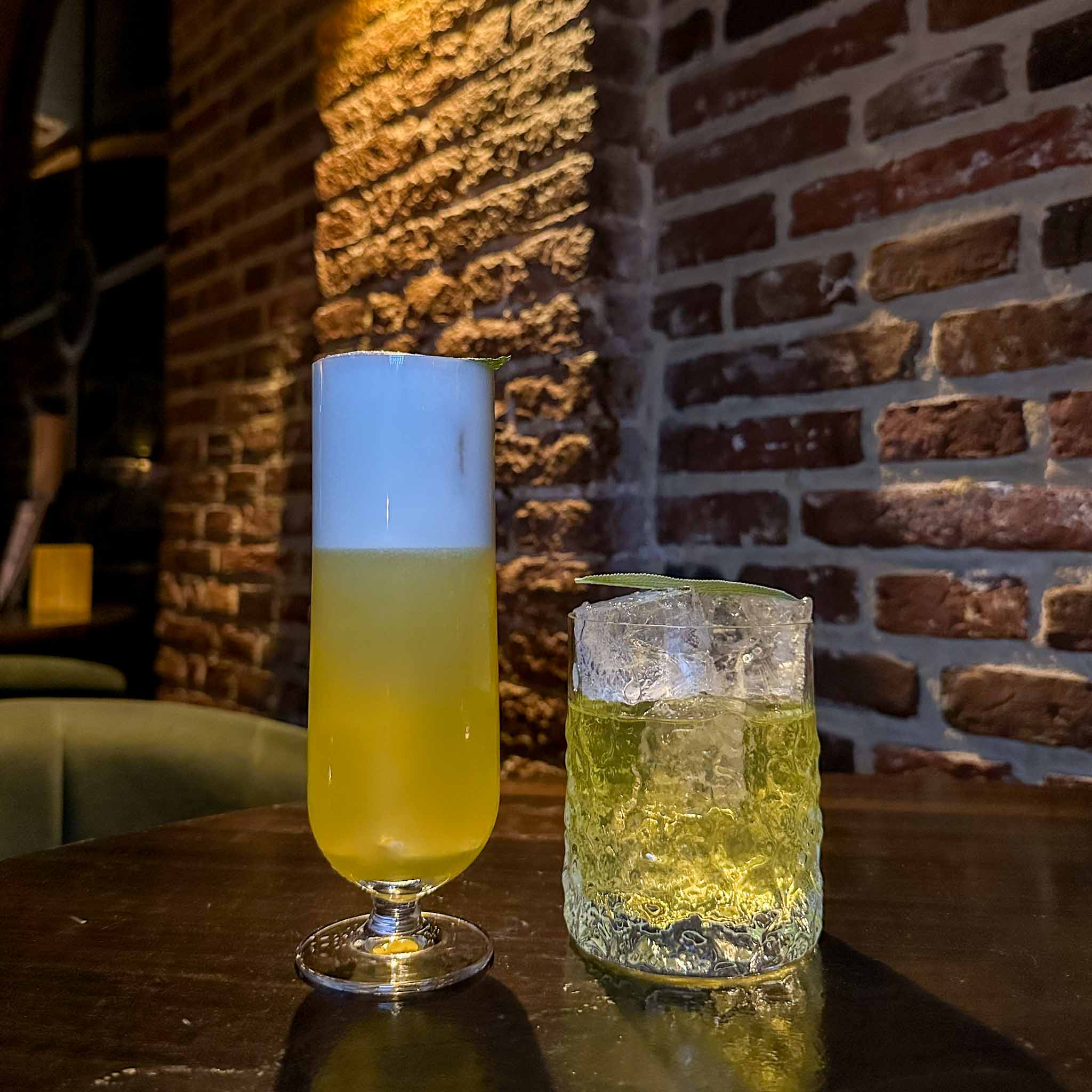 Belly of the Beast, Amsterdam: donkere, filmische bar met experimentele cocktails.