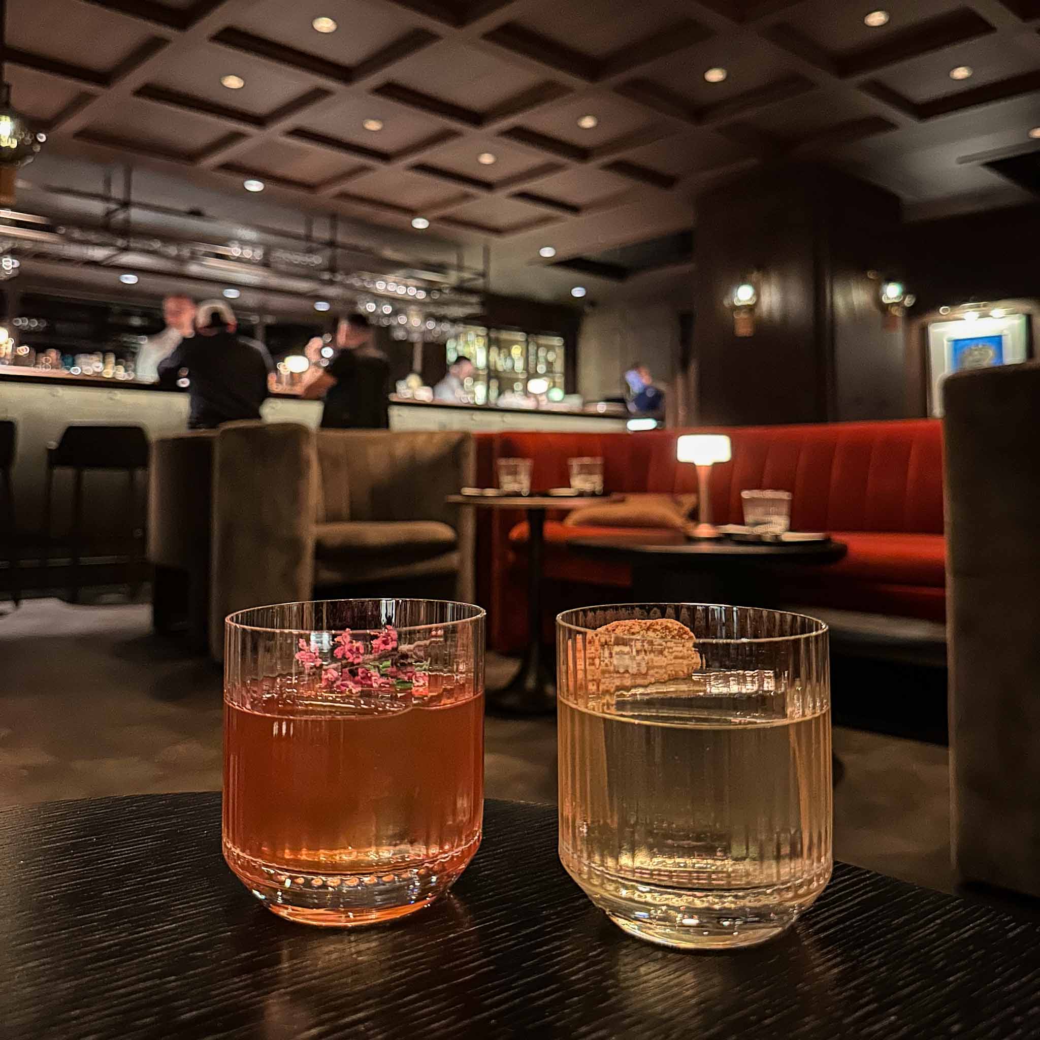 Fitz’s Bar, Amsterdam: stijlvolle bar met klassieke cocktails en rustige sfeer.