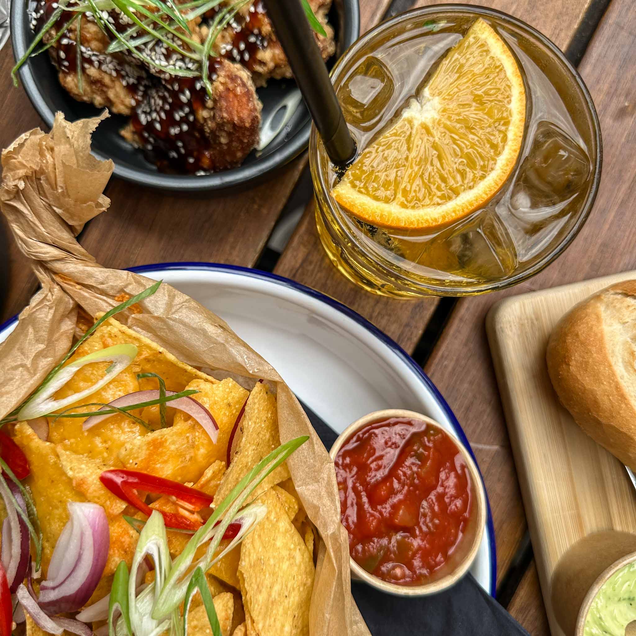 Cocktails drinken in Haarlem. Cocktail Hotspots, Café Studio. 
Cocktailbar Haarlem uitgaan.