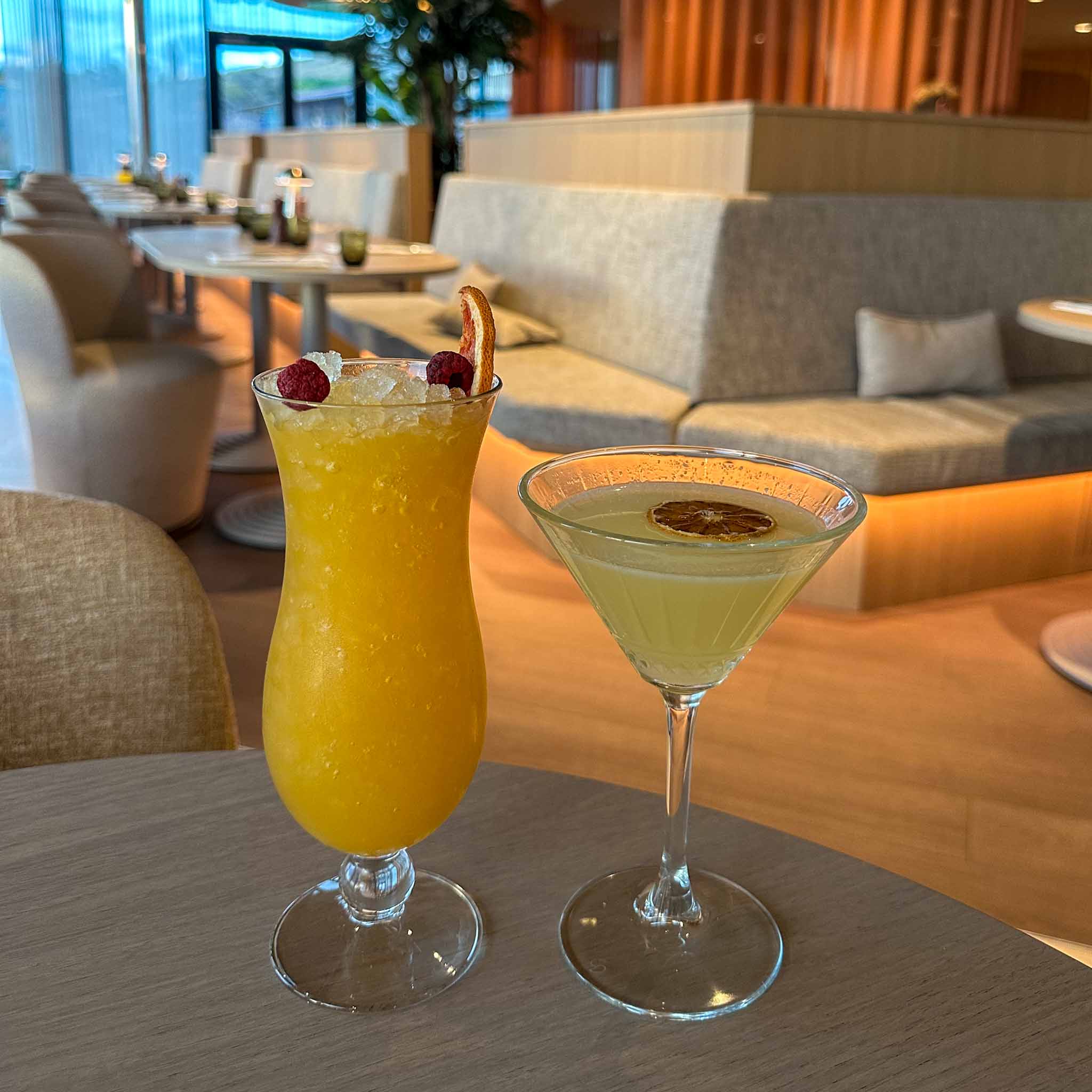 Cocktails drinken in Scheveningen. 
Cocktail Hotspots: Nomon 
hotelbar Carlton Beach Hotel