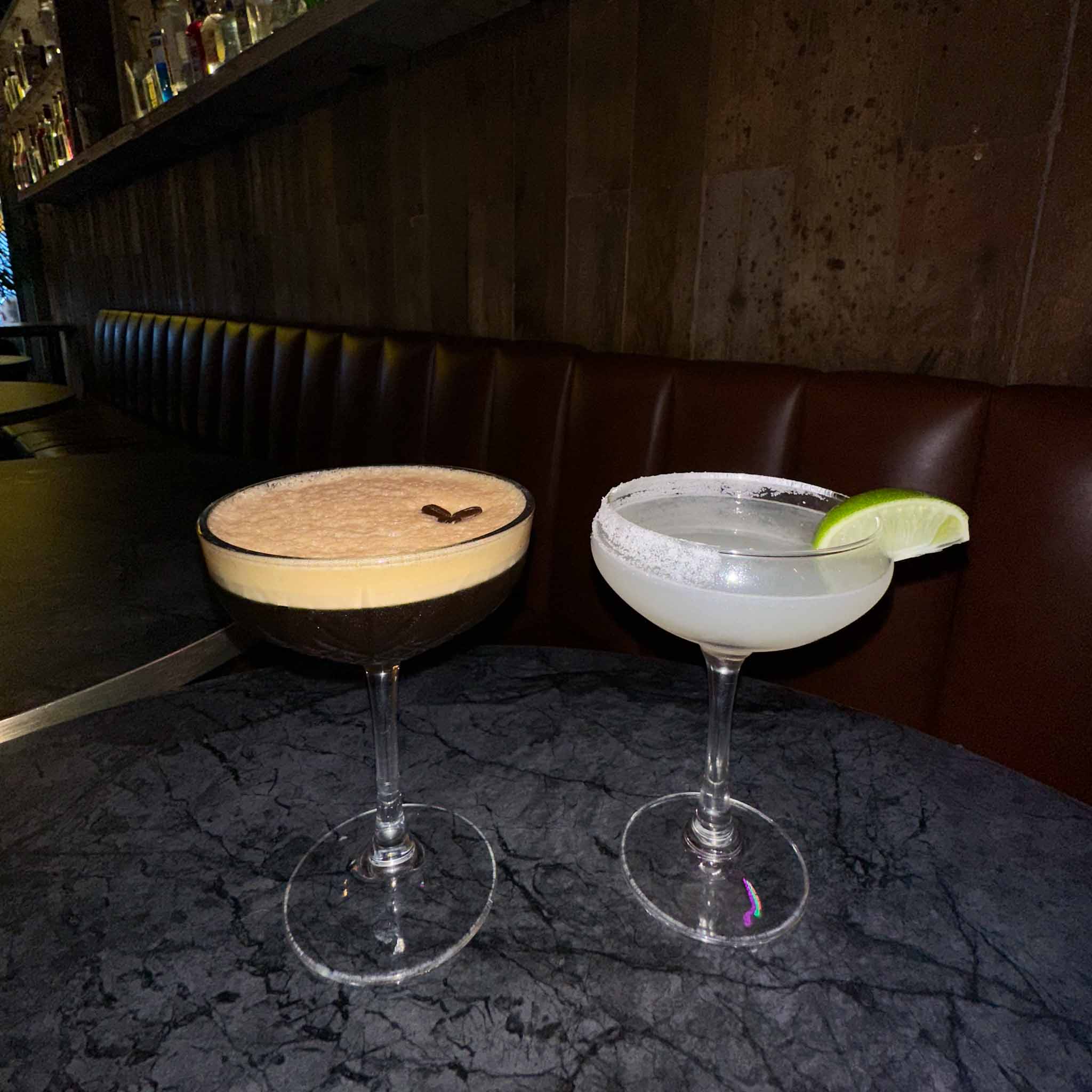 Levendige taco- en tequila-bar Lucy Lou in Vredenburg, Utrecht, met bonte cocktails en burgerendeis tijdens Utrecht Cocktail Week.