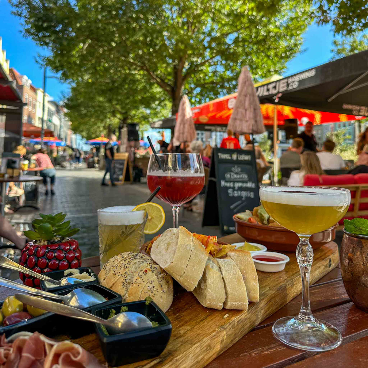 Cocktails drinken in Vlissingen. 
Cocktail Hotspots: De Dighter
Terras in de badplaats zeeland