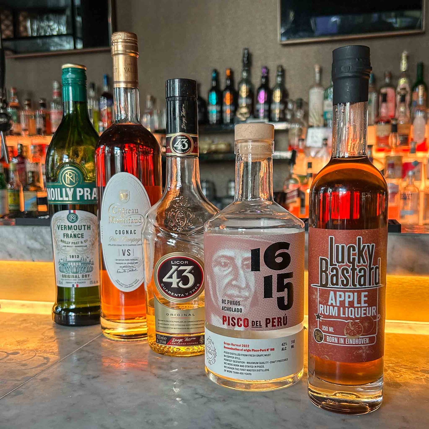 Cocktail recept: Velvet Threesome. Een romige, verfijnde mix van cognac, pisco en appel. Perfect als dessert cocktail.