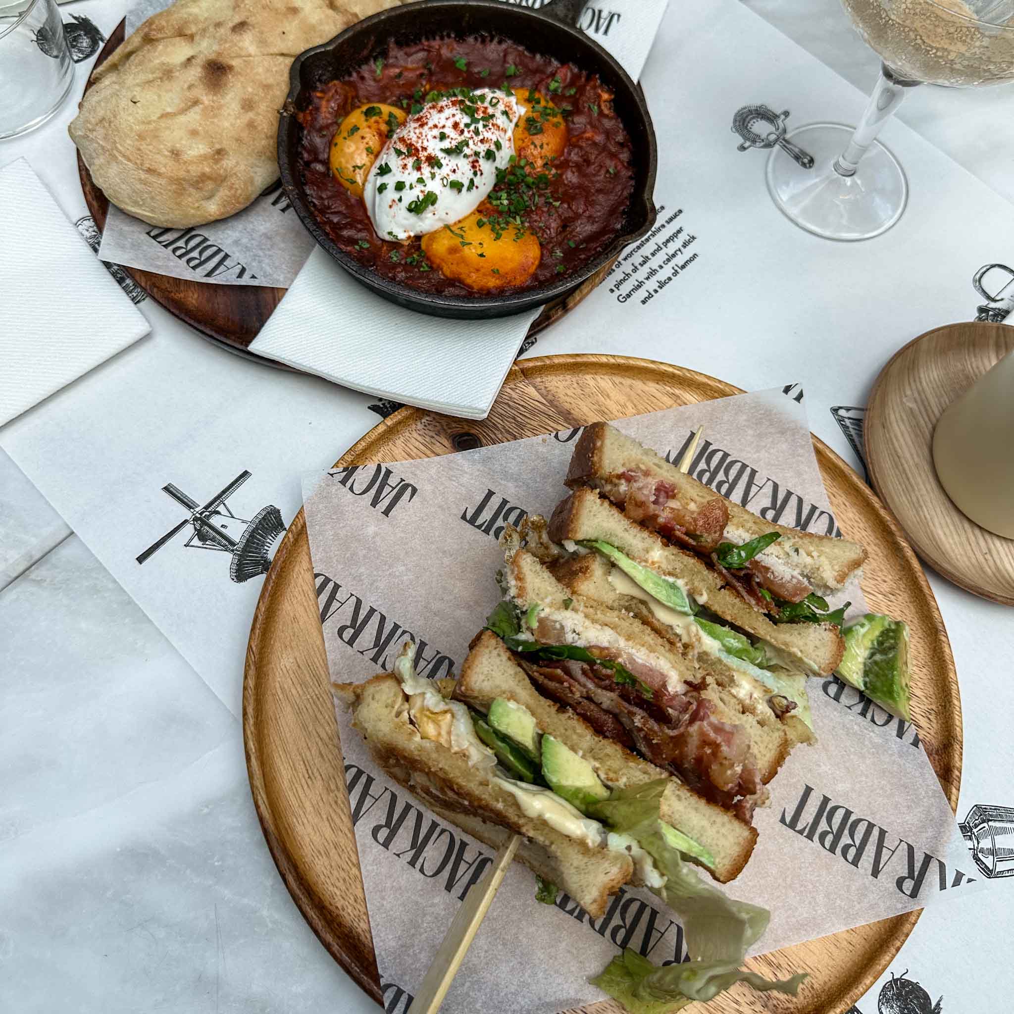 Bartender-brunch van Jack Rabbit x KetelOne in Utrecht, waar barpersoneel samenkomt met comfort food en klassieke ochtendcocktails tijdens Utrecht Cocktail Week.