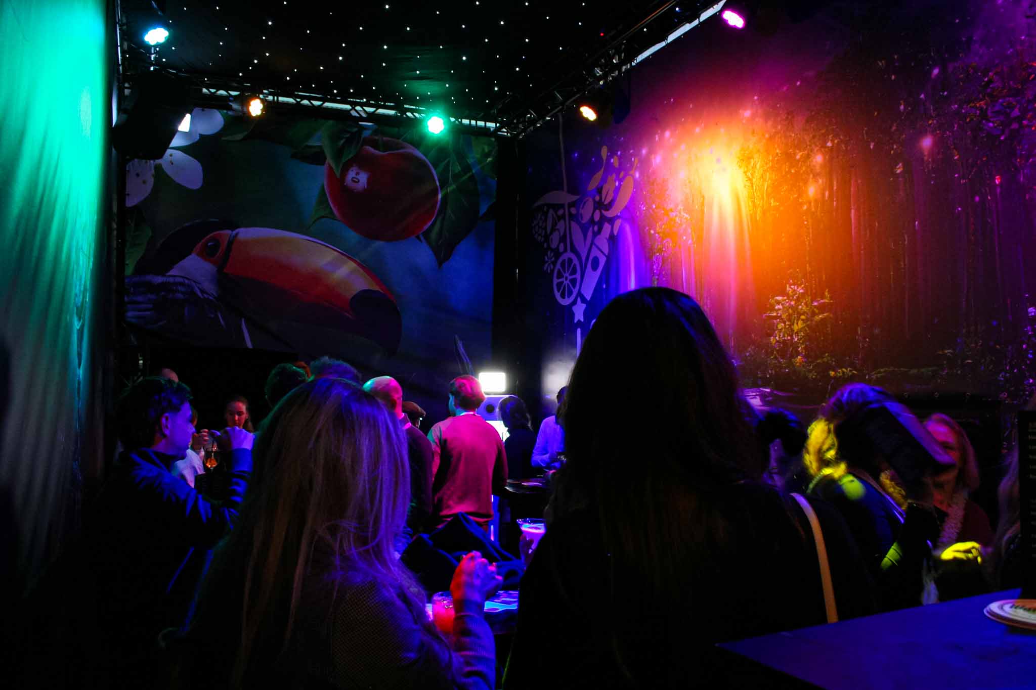 Sfeerbeeld van de uitreiking van Cocktail Hotspot van het Jaar 2025 in de Mysterie Bar.